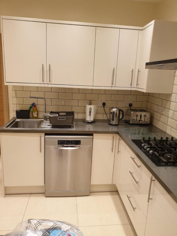 London Luxury Apartments 5 Min Walk From Ilford Station, With Free Parking Free Wifi Exteriör bild