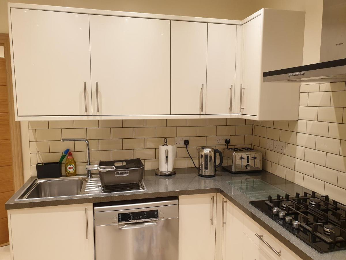 London Luxury Apartments 5 Min Walk From Ilford Station, With Free Parking Free Wifi Exteriör bild