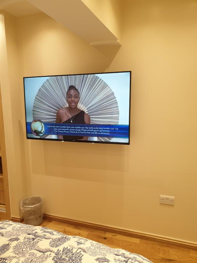 London Luxury Apartments 5 Min Walk From Ilford Station, With Free Parking Free Wifi Exteriör bild