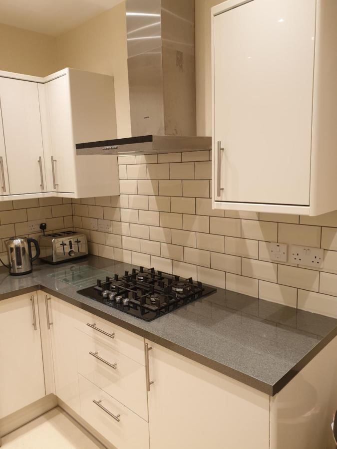 London Luxury Apartments 5 Min Walk From Ilford Station, With Free Parking Free Wifi Exteriör bild