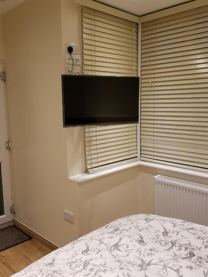 London Luxury Apartments 5 Min Walk From Ilford Station, With Free Parking Free Wifi Exteriör bild