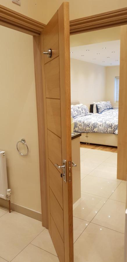 London Luxury Apartments 5 Min Walk From Ilford Station, With Free Parking Free Wifi Exteriör bild