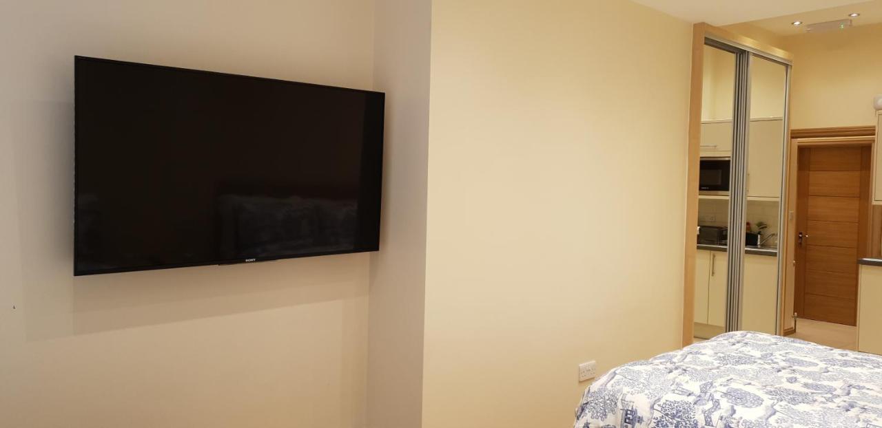 London Luxury Apartments 5 Min Walk From Ilford Station, With Free Parking Free Wifi Exteriör bild