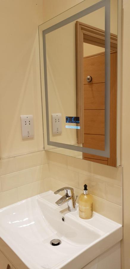London Luxury Apartments 5 Min Walk From Ilford Station, With Free Parking Free Wifi Exteriör bild