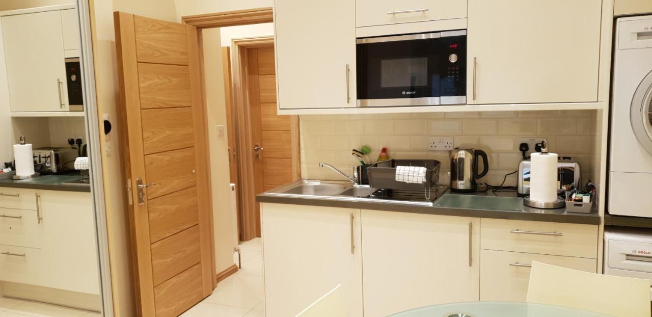 London Luxury Apartments 5 Min Walk From Ilford Station, With Free Parking Free Wifi Exteriör bild