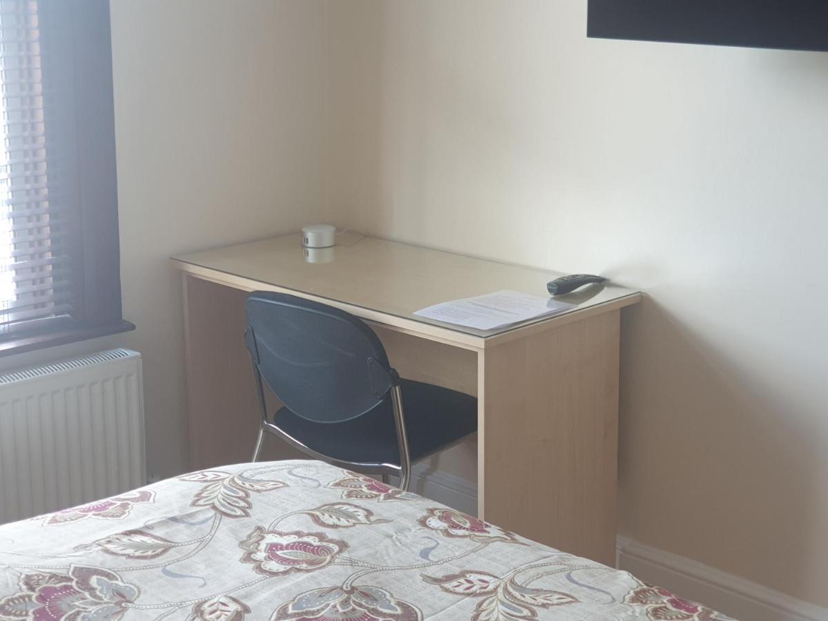 London Luxury Apartments 5 Min Walk From Ilford Station, With Free Parking Free Wifi Exteriör bild