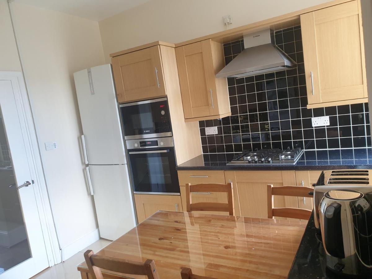 London Luxury Apartments 5 Min Walk From Ilford Station, With Free Parking Free Wifi Exteriör bild