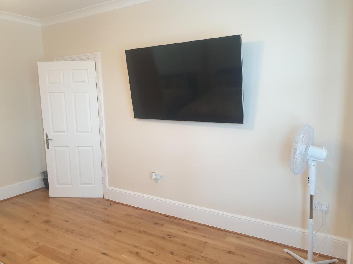 London Luxury Apartments 5 Min Walk From Ilford Station, With Free Parking Free Wifi Exteriör bild