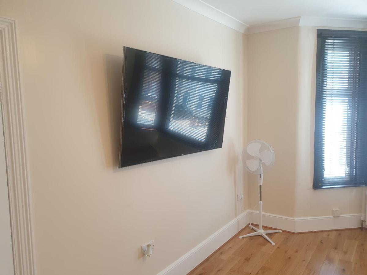 London Luxury Apartments 5 Min Walk From Ilford Station, With Free Parking Free Wifi Exteriör bild