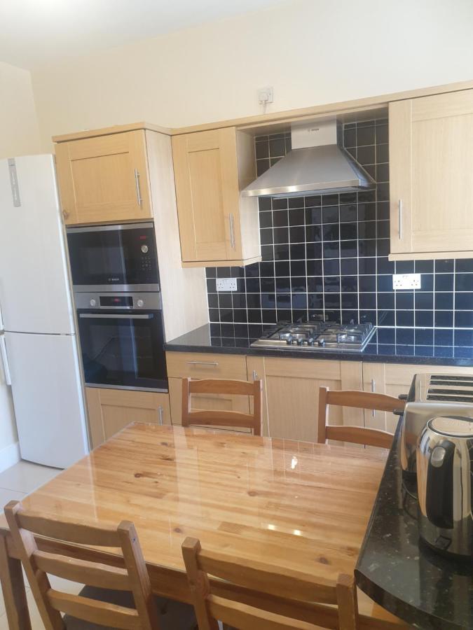 London Luxury Apartments 5 Min Walk From Ilford Station, With Free Parking Free Wifi Exteriör bild