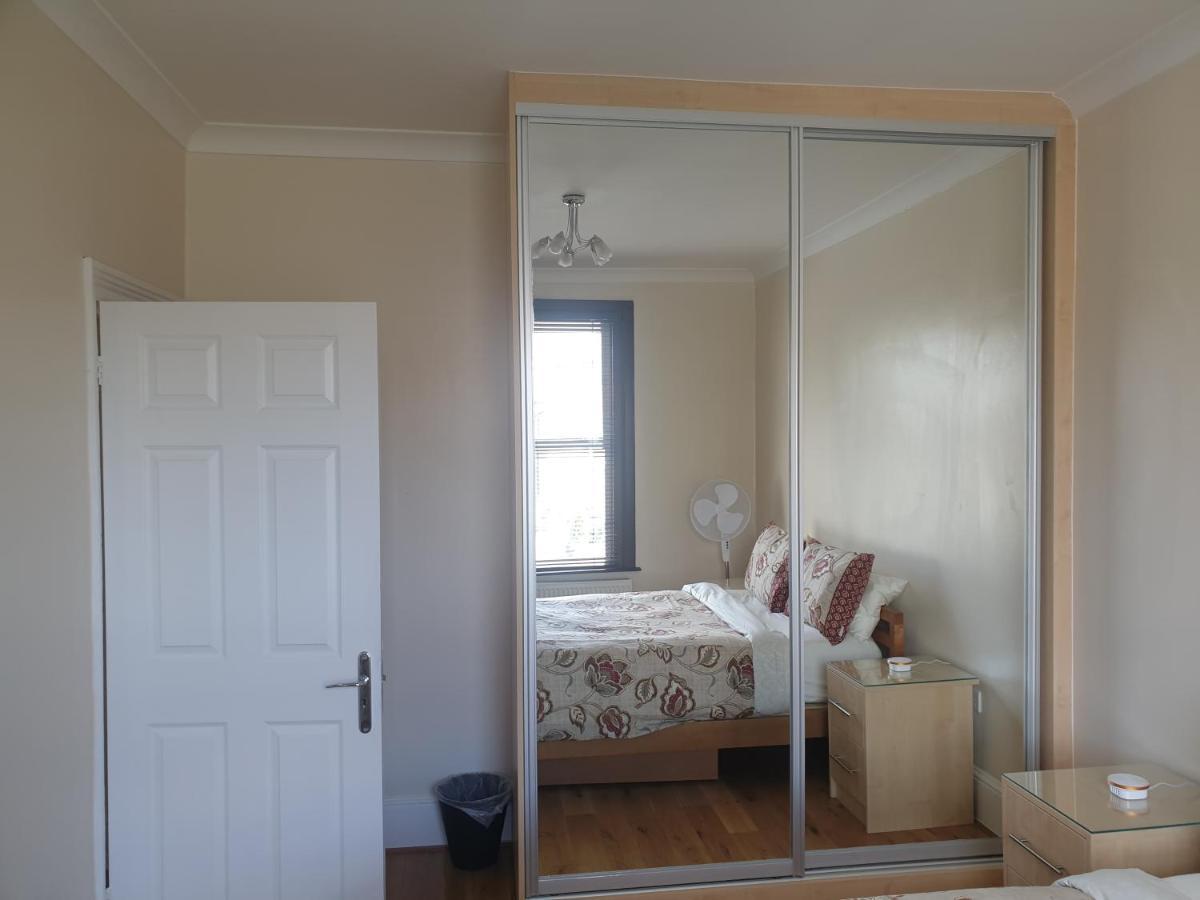 London Luxury Apartments 5 Min Walk From Ilford Station, With Free Parking Free Wifi Exteriör bild