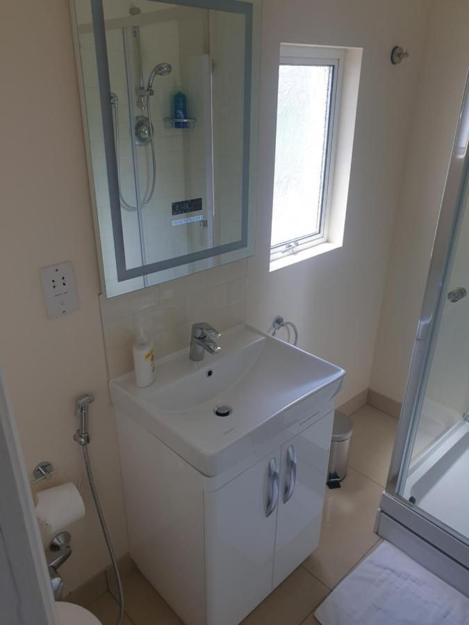 London Luxury Apartments 5 Min Walk From Ilford Station, With Free Parking Free Wifi Exteriör bild